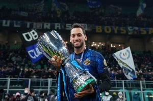 记者：费内巴切上午将与恰20经纪人谈判，若达成协议将向国米报价