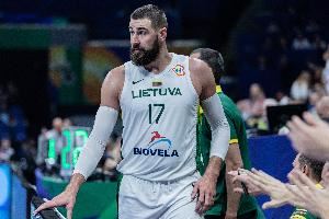 顶梁柱！瓦兰丘纳斯全面发挥11中7砍18分9板 另有2助2断2帽